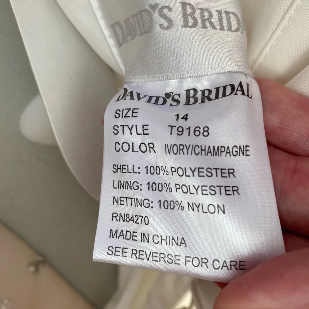 Wedding gown - Picture 12 of 14